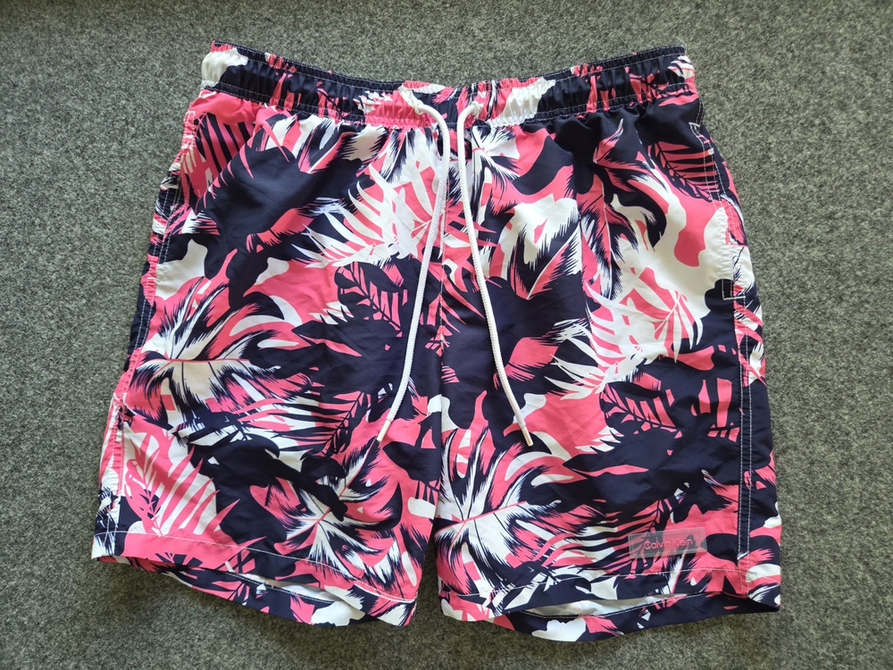 Calvin Klein Modern Volley Island Camo Swim Trunks Size Medium Pink Very Good